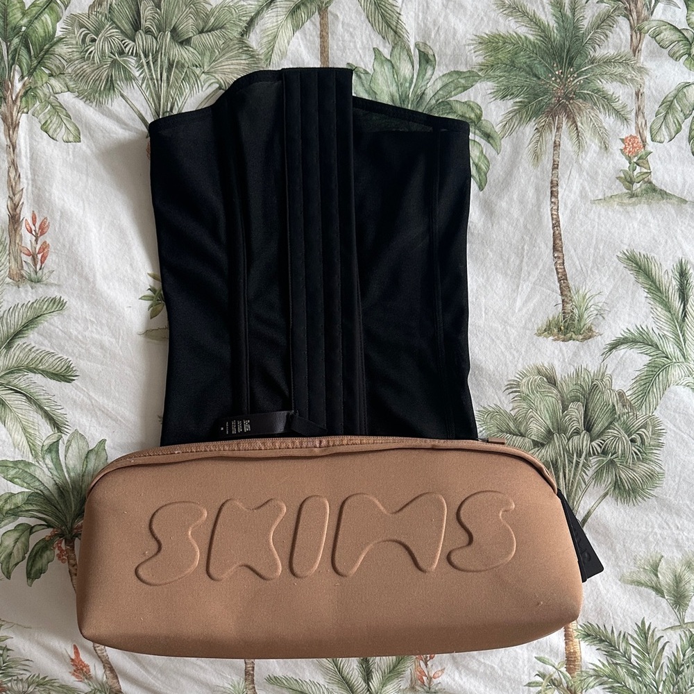 SKIMS Black Corset with pouch NWT